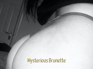 Mysterious_Brunette