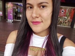 Mia_joones