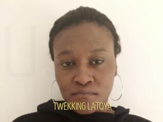 TWEKKING_LATOYA