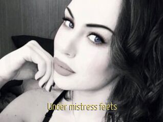 Under_mistress_feets